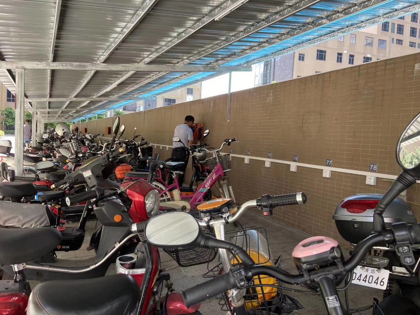 安裝的電動(dòng)汽車(chē)充電樁要做好保養