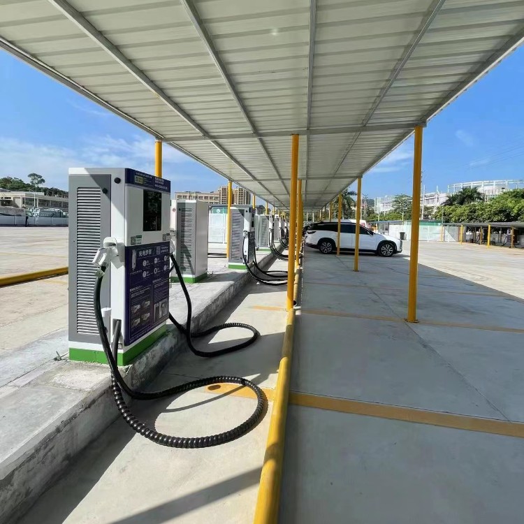 增程車(chē)和純電車(chē)搶充電樁的油電之爭！買(mǎi)車(chē)鄙視鏈底端：看完扎心了